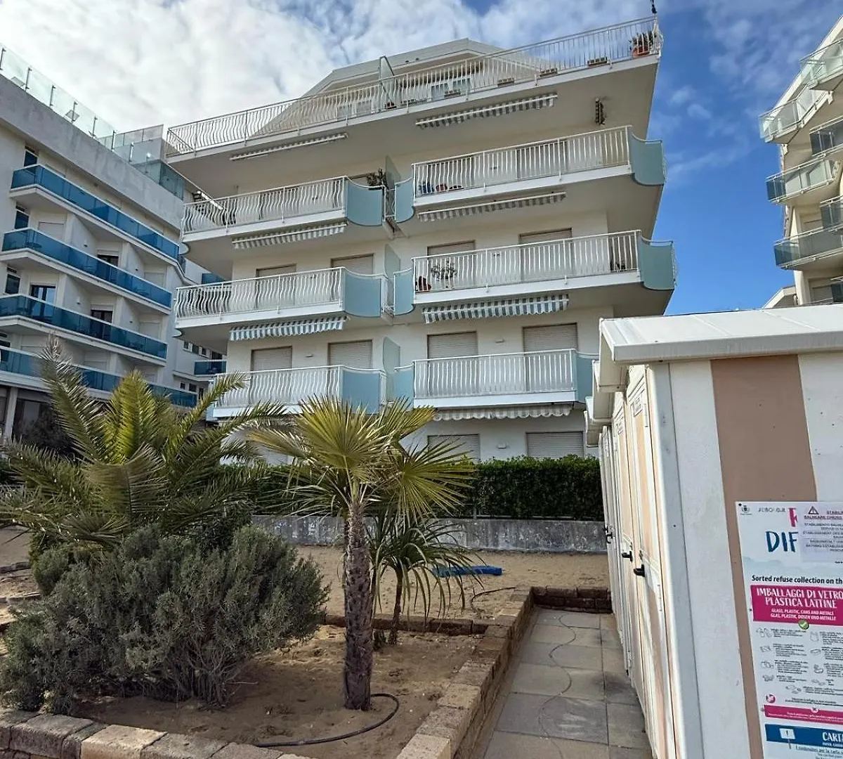 Villa Smeralda-Solo Per Famiglie- Walterigato Apartments Lido di Jesolo